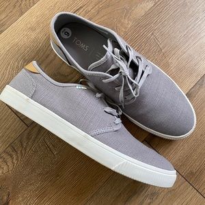 Men’s TOMS gray sneaker size 9 NWOT